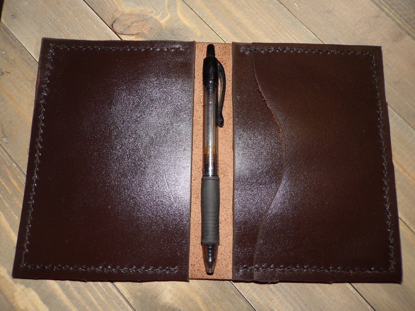 Étui pour passeport/carnet en cuir gravé Styx