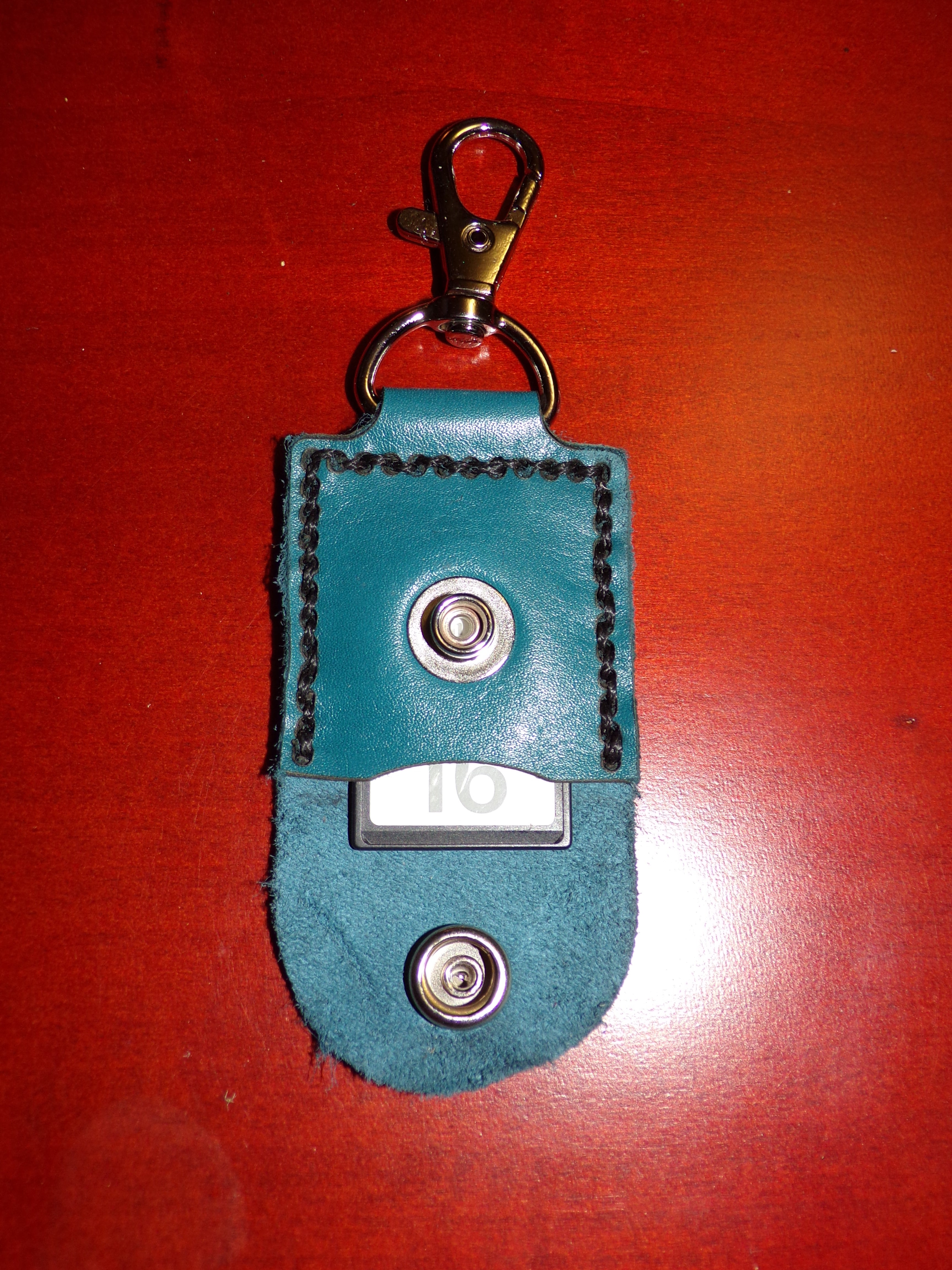 Llavero con soporte para tarjeta SD y foto de guitarra de cuero Styx