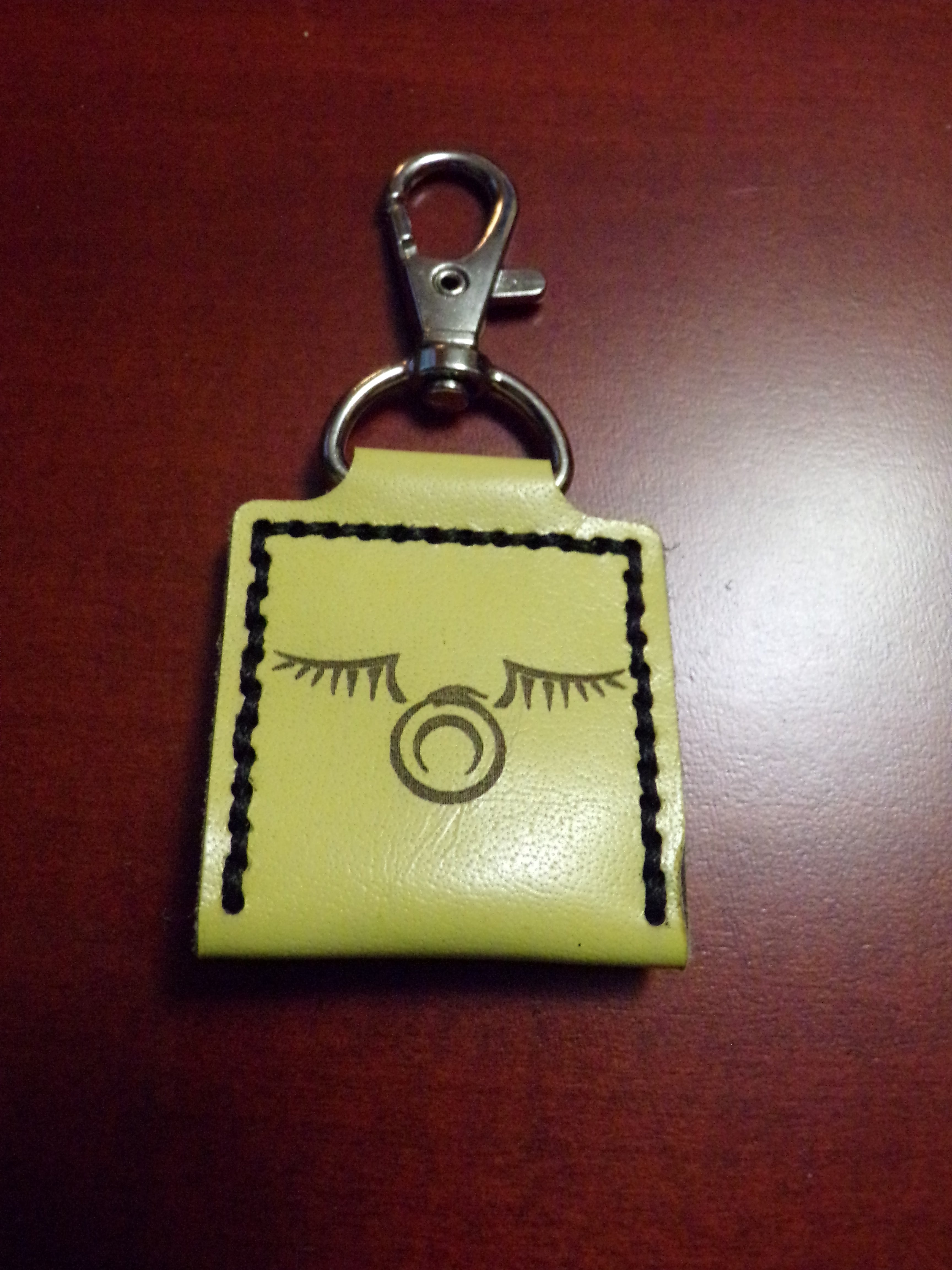 Llavero con soporte para tarjeta SD y foto de guitarra de cuero Styx