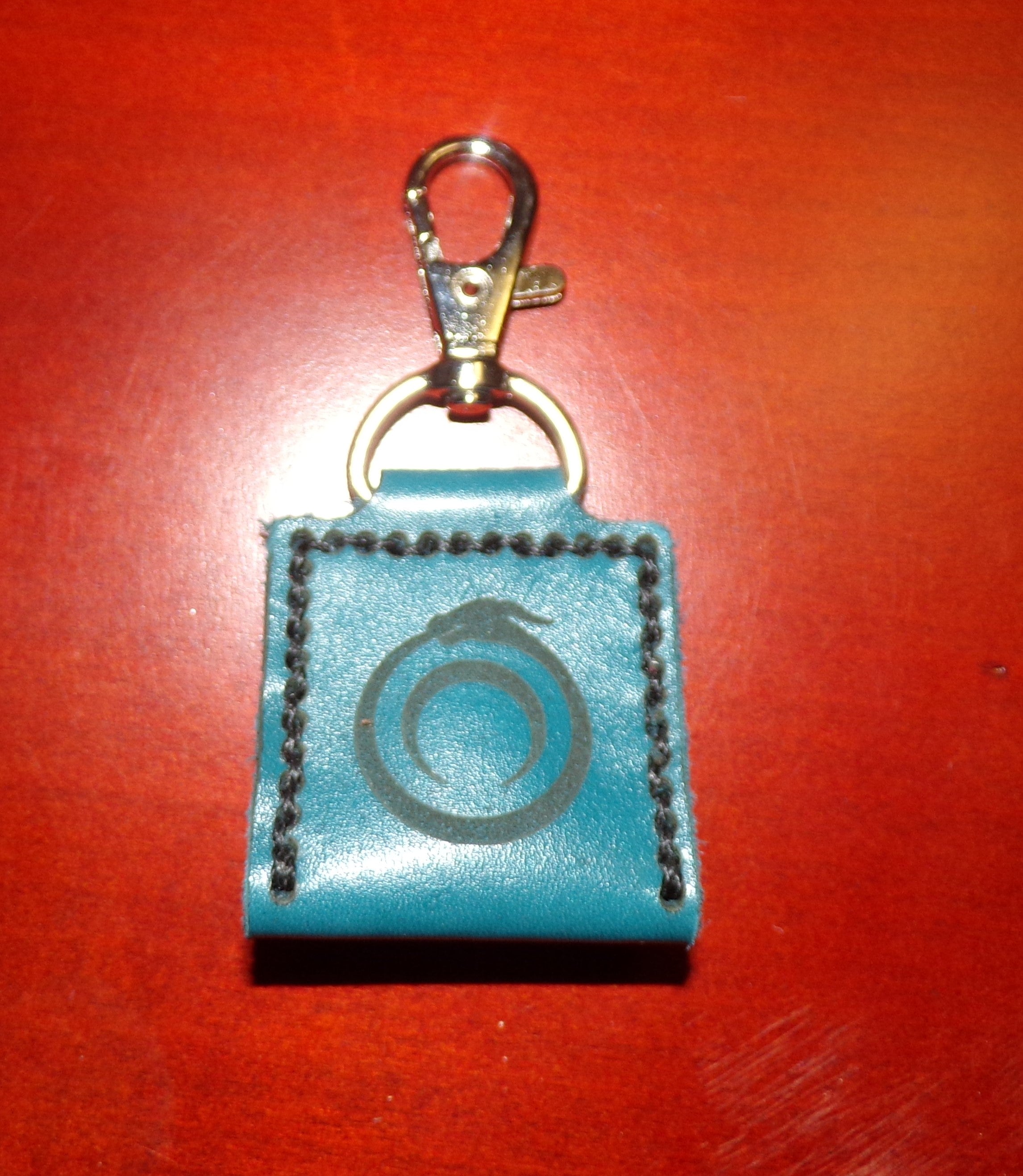 Llavero con soporte para tarjeta SD y foto de guitarra de cuero Styx