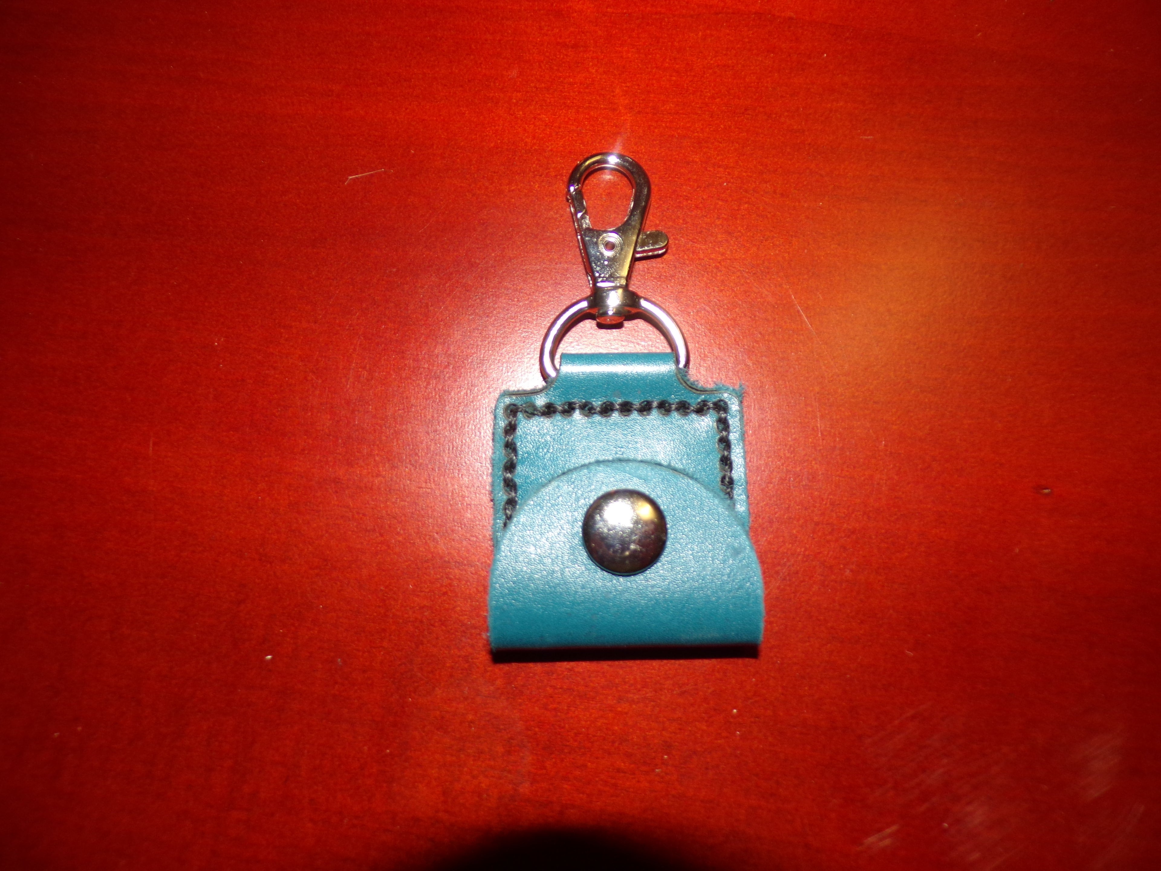 Llavero con soporte para tarjeta SD y foto de guitarra de cuero Styx