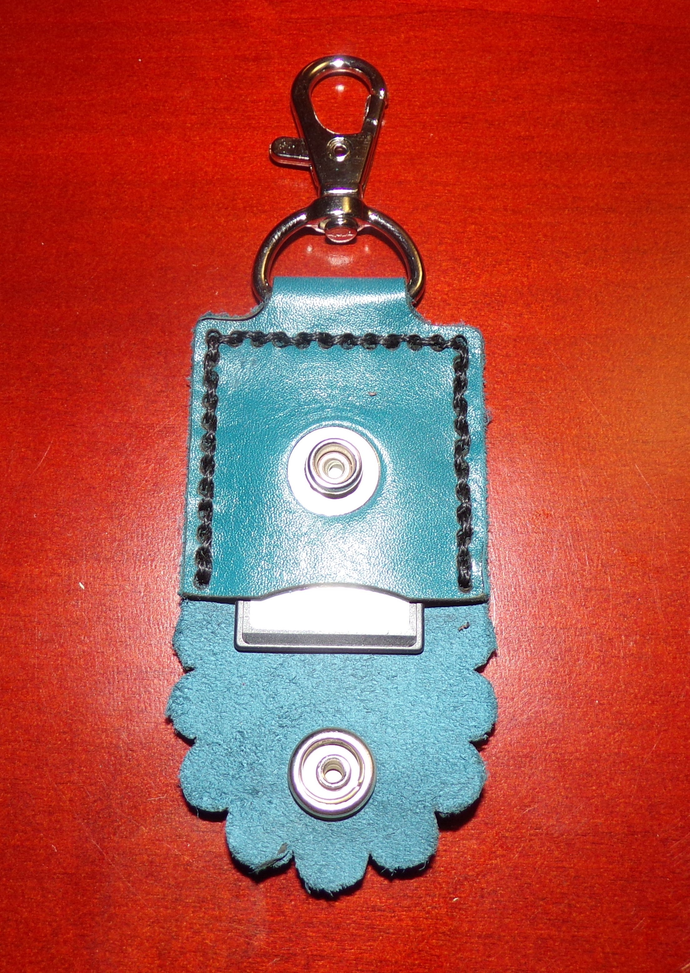 Llavero con soporte para tarjeta SD y foto de guitarra de cuero Styx