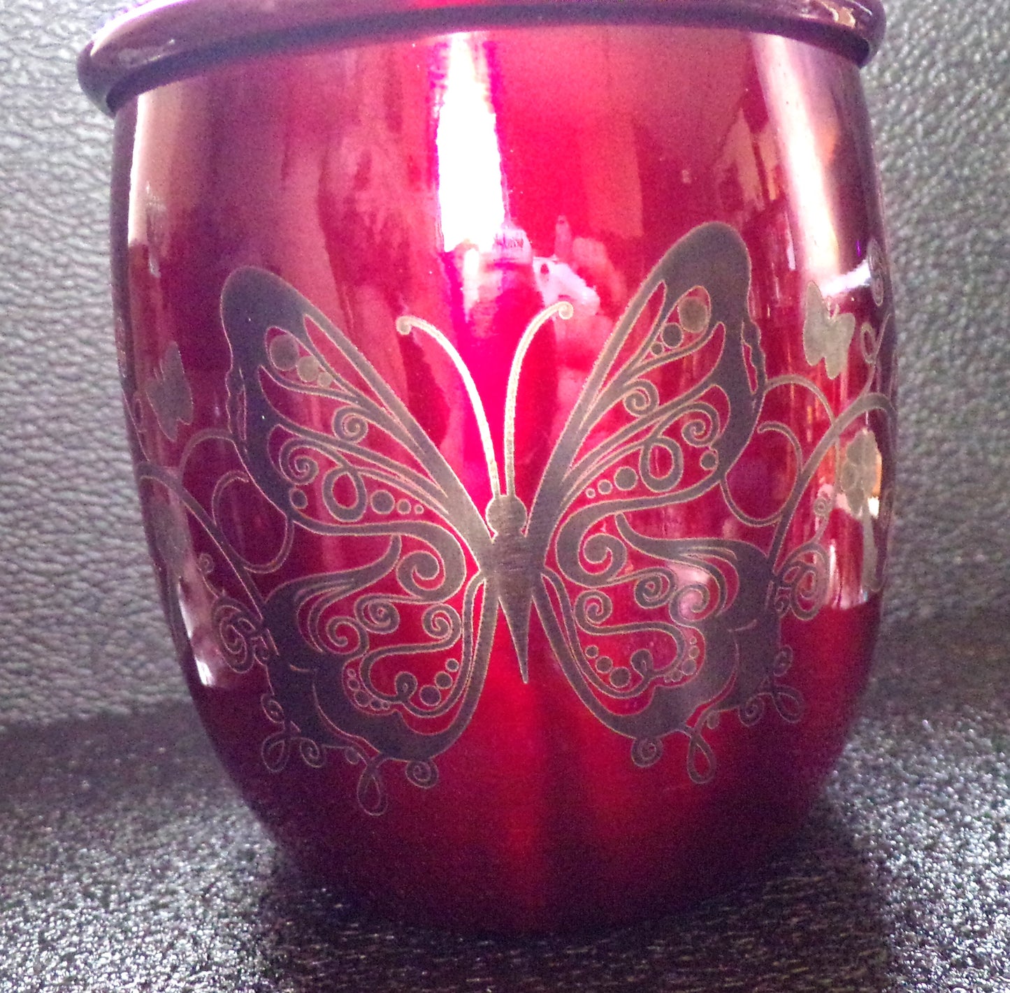 Mug Mule avec motif floral et papillon rouge