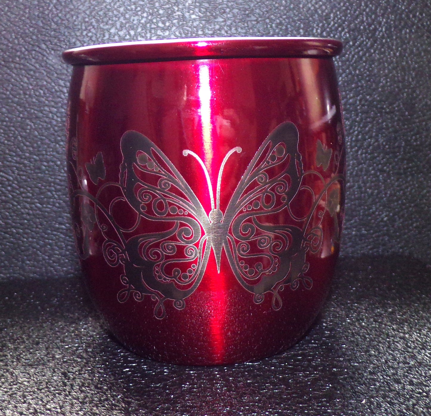 Mug Mule avec motif floral et papillon rouge