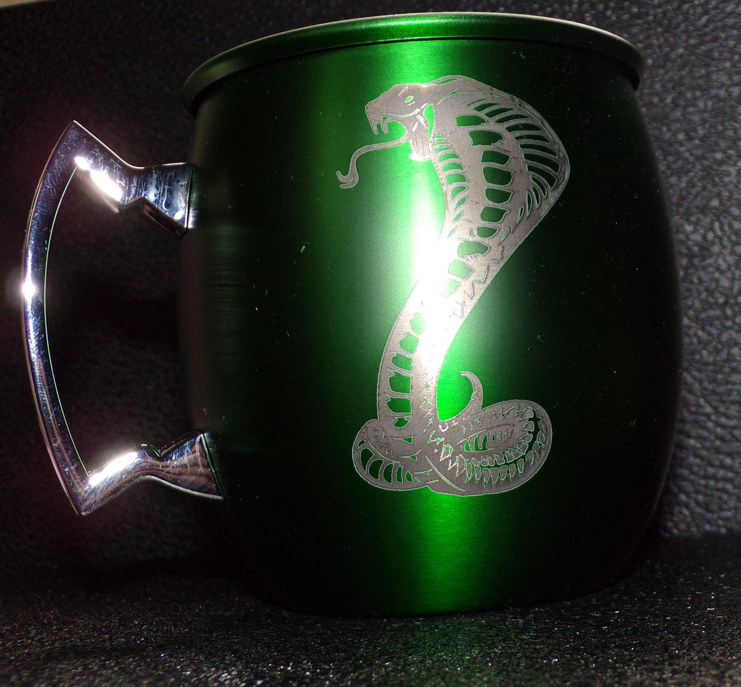 Mug Mule Cobra Serpent gravé Vert