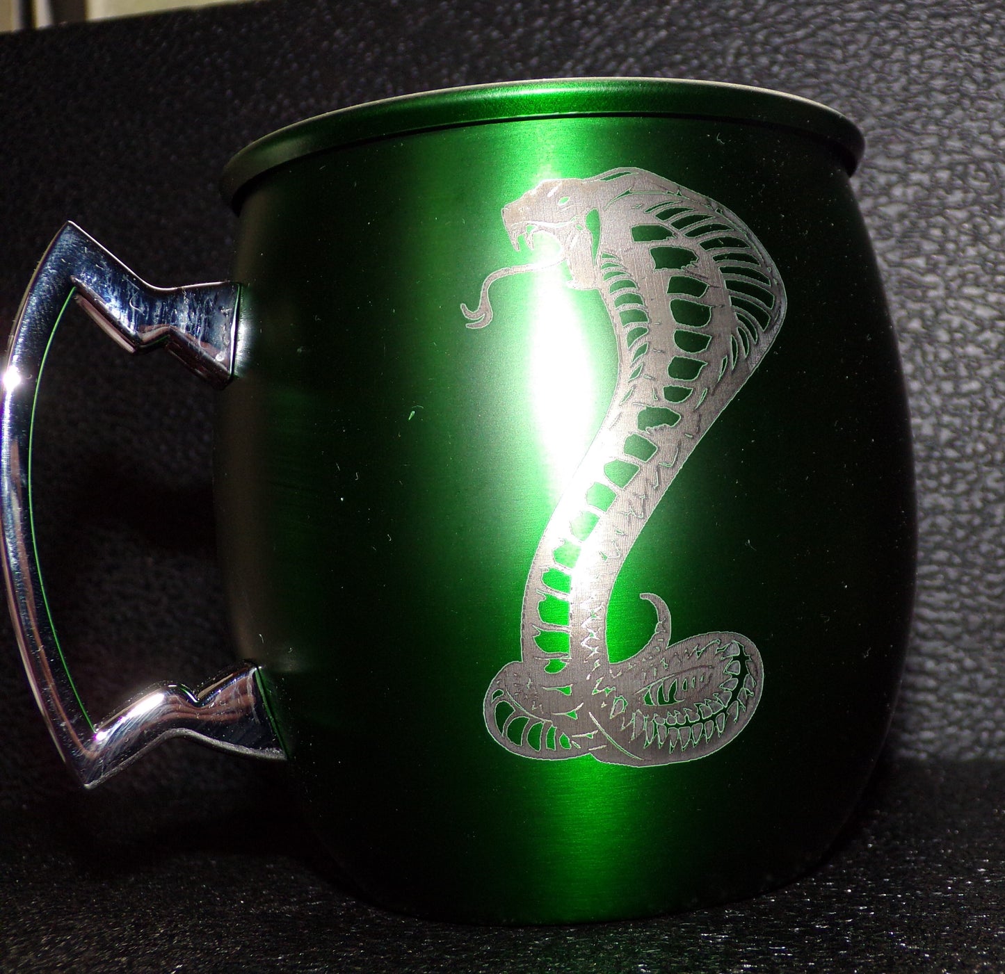 Taza Mula Cobra Serpiente grabado Verde