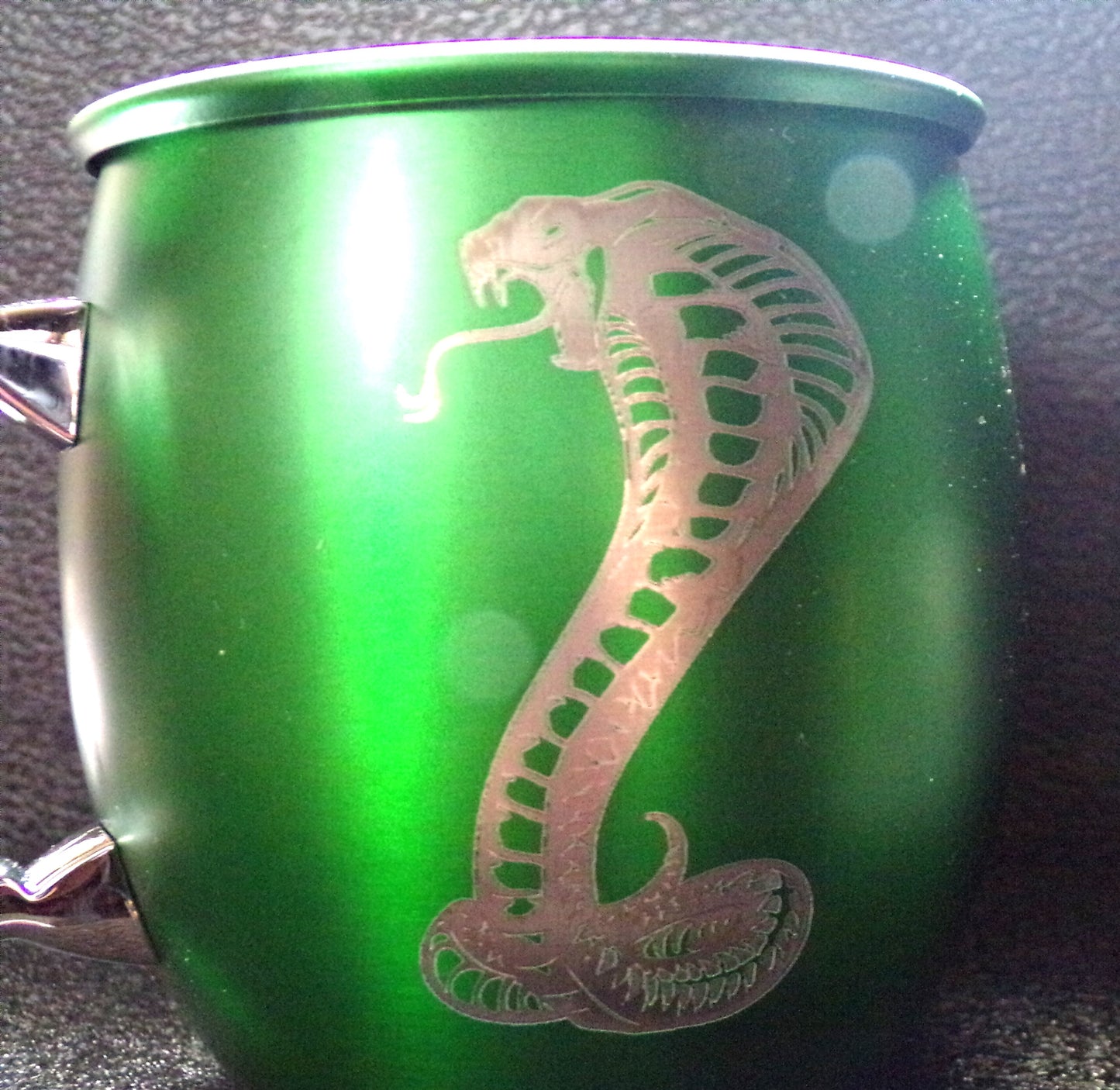 Taza Mula Cobra Serpiente grabado Verde