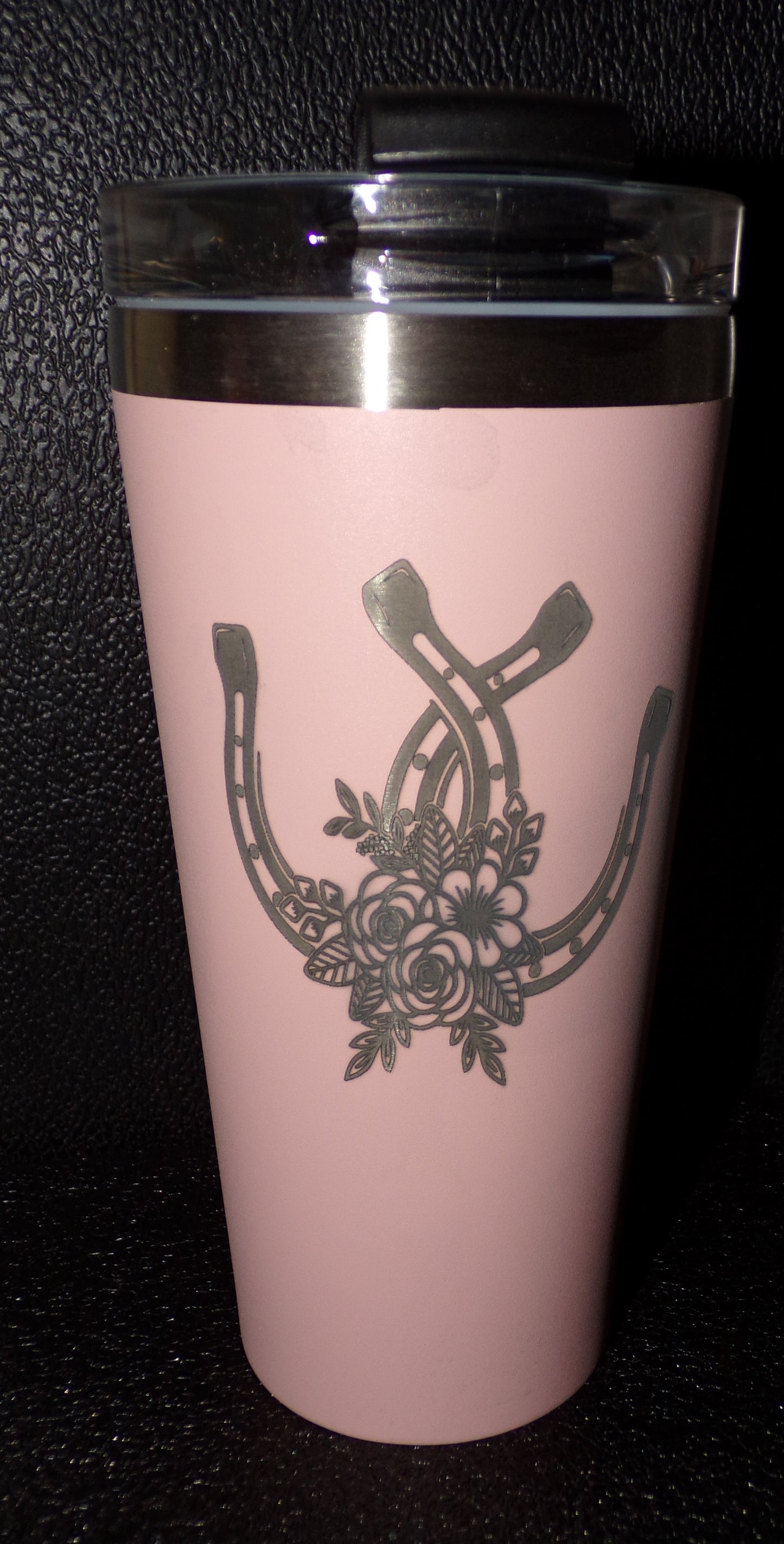 22oz Tumbler / Coffee Mug with lid Engraved Horseshoes and flowers