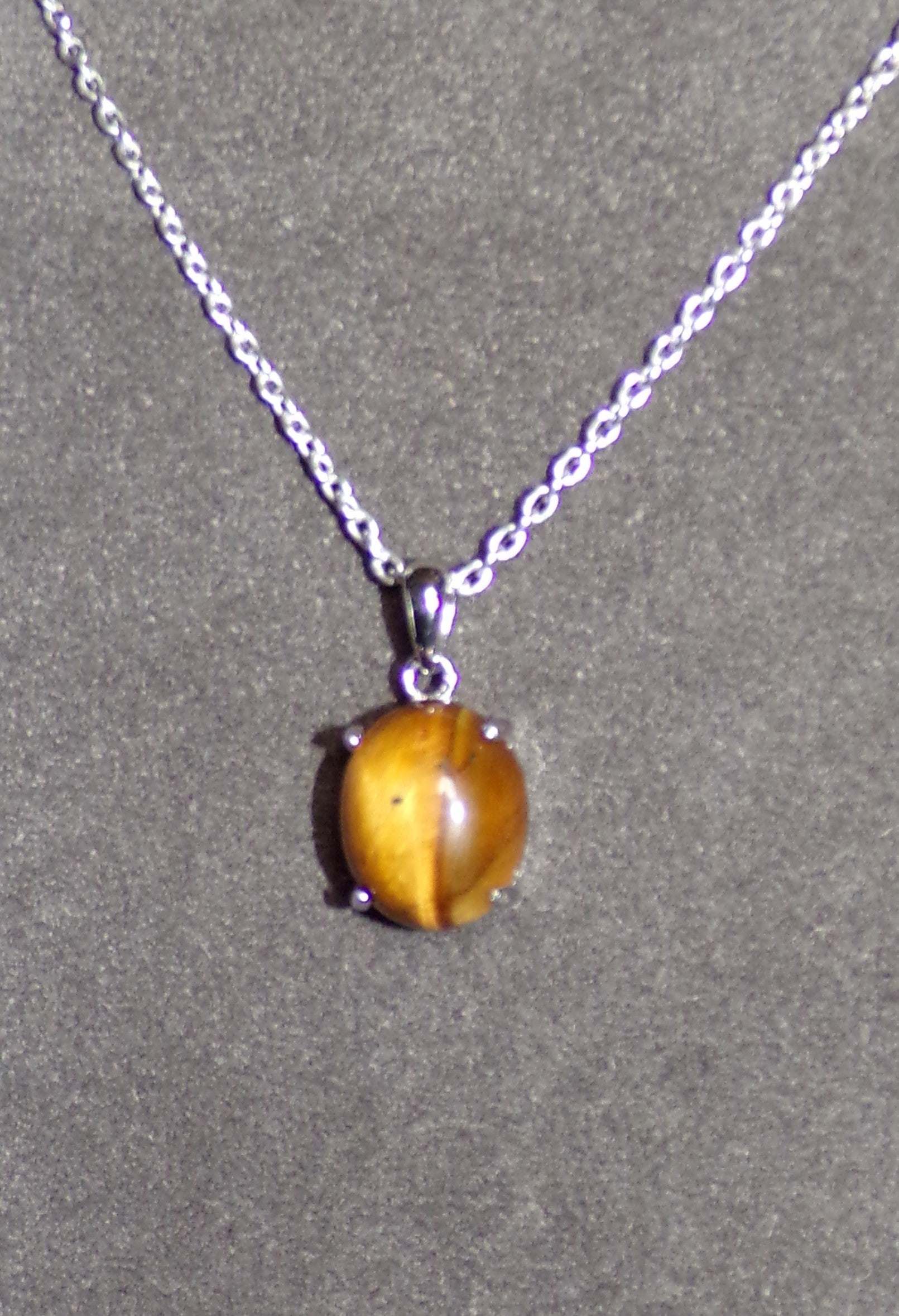 Collier en œil de tigre avec monture et chaîne en argent sterling